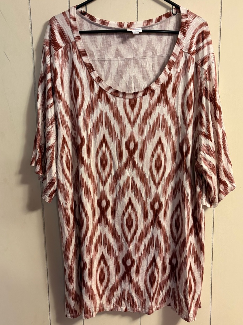 Lula Roe Short Sleeve Tee Red Pink Ikat Pattern